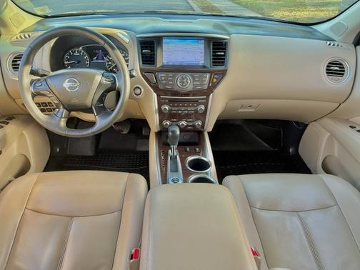2016 Nissan Pathfinder SL