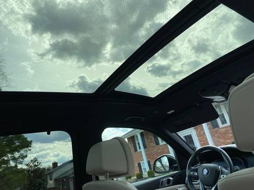 Photo 2 of 8 of 2020 BMW X5 xDrive40i