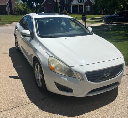 White 2013 Volvo S60 T5