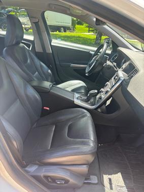 White 2013 Volvo S60 T5