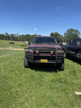 Red 2000 Toyota Tundra SR5 Access Cab