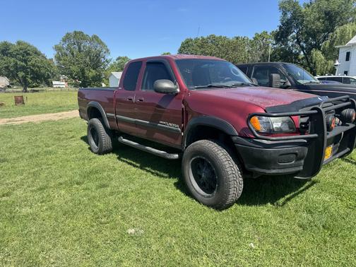 Red 2000 Toyota Tundra SR5 Access Cab