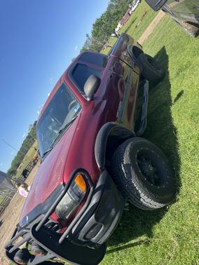 Red 2000 Toyota Tundra SR5 Access Cab