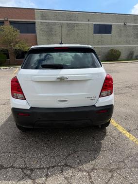 White 2016 Chevrolet Trax LS
