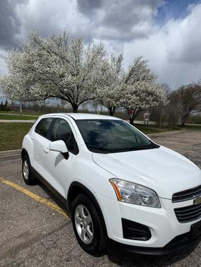 White 2016 Chevrolet Trax LS