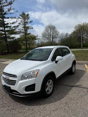 White 2016 Chevrolet Trax LS