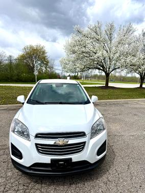 White 2016 Chevrolet Trax LS