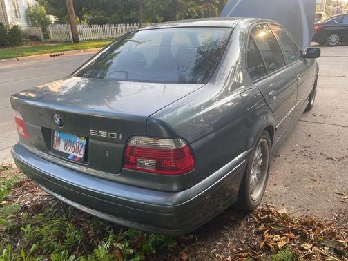 Gray 2002 BMW 530 i
