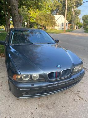 Gray 2002 BMW 530 i
