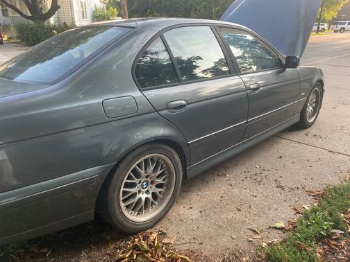 Gray 2002 BMW 530 i