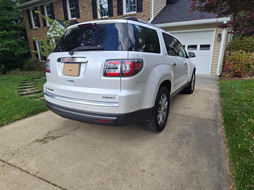 White 2016 GMC Acadia SLT-1