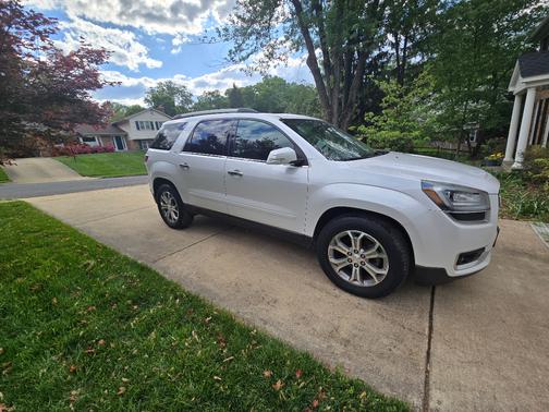 White 2016 GMC Acadia SLT-1