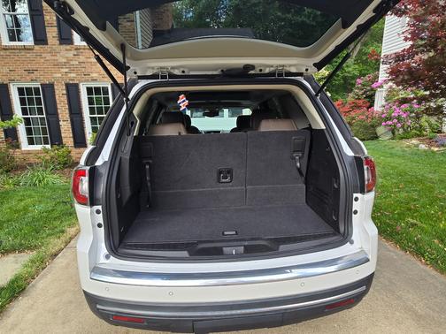White 2016 GMC Acadia SLT-1
