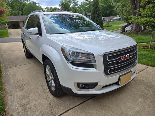 White 2016 GMC Acadia SLT-1