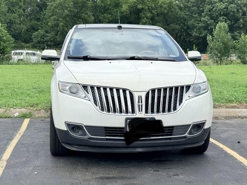 White 2013 Lincoln MKX Base