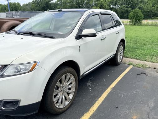 White 2013 Lincoln MKX Base