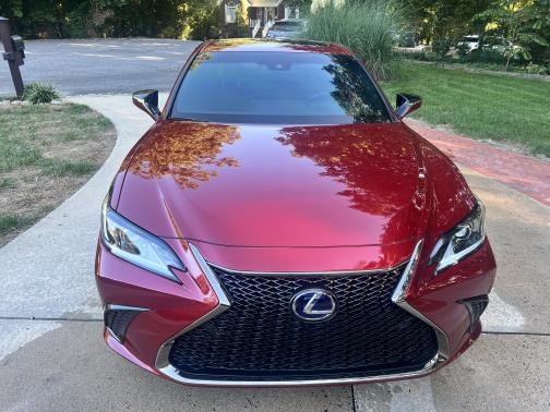 2022 Lexus ES 300h F SPORT