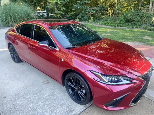 2022 Lexus ES 300h F SPORT