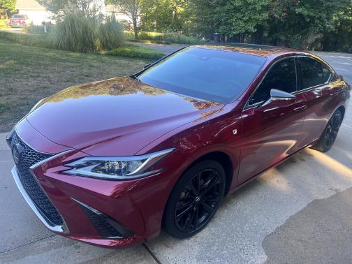 2022 Lexus ES 300h F SPORT