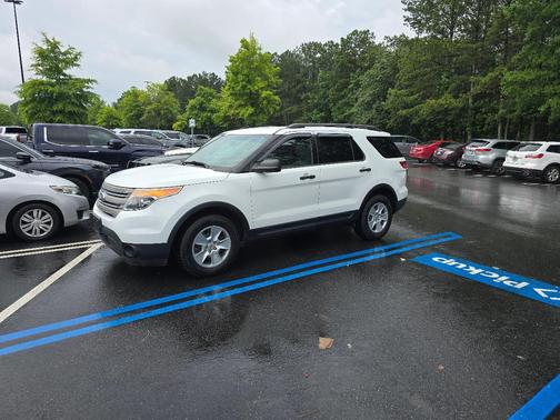 White 2014 Ford Explorer Base