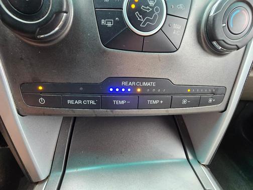 White 2014 Ford Explorer Base