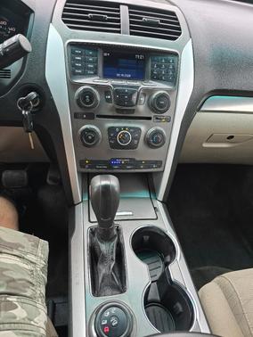 White 2014 Ford Explorer Base
