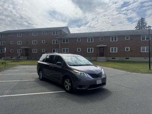 2011 Toyota Sienna LE