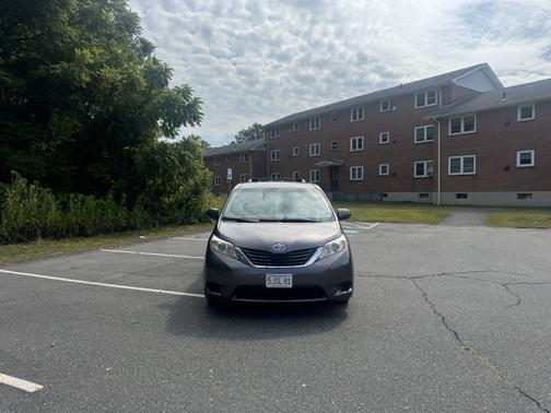 2011 Toyota Sienna LE