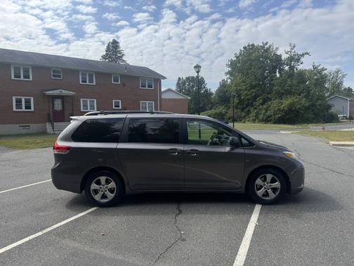 2011 Toyota Sienna LE