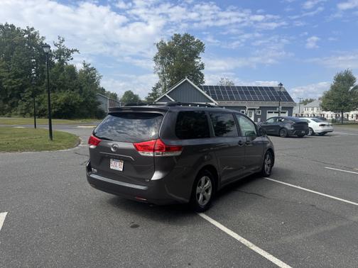 2011 Toyota Sienna LE