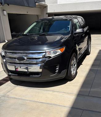 Black 2013 Ford Edge SE