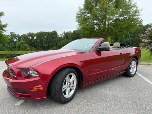 Red 2014 Ford Mustang V6