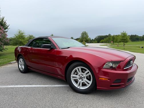 Red 2014 Ford Mustang V6