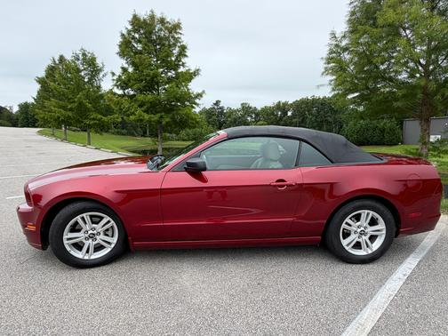 Red 2014 Ford Mustang V6