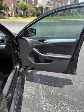 Black 2013 Volkswagen Jetta SE
