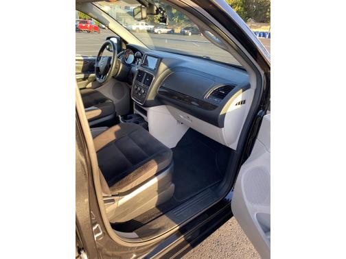 Photo 4 of 13 of 2018 Dodge Grand Caravan SE