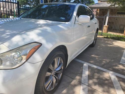 White 2013 INFINITI M56 x