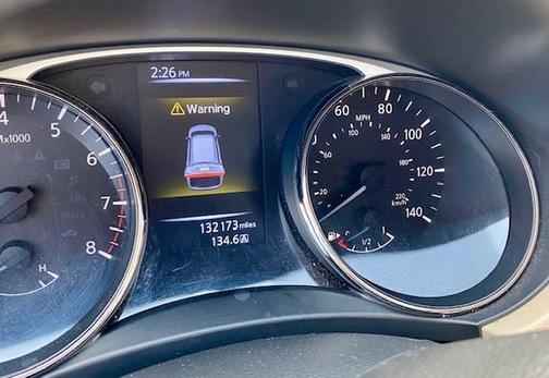 White 2016 Nissan Rogue SV