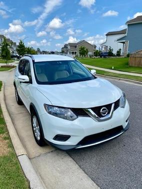 White 2016 Nissan Rogue SV