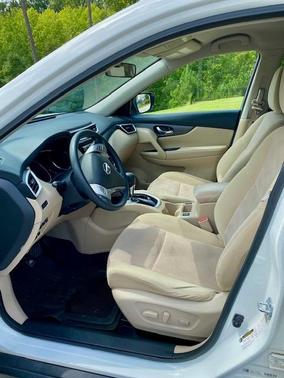 White 2016 Nissan Rogue SV