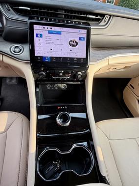 Black 2022 Jeep Grand Cherokee L Limited
