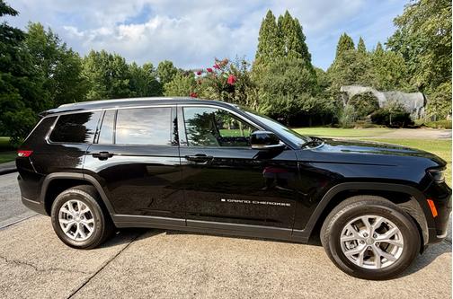 Black 2022 Jeep Grand Cherokee L Limited