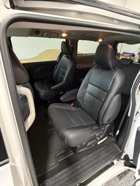 White 2020 Toyota Sienna SE