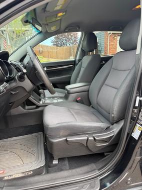 Black 2013 Kia Sorento LX