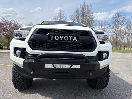 White 2017 Toyota Tacoma TRD Sport