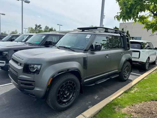 2025 Land Rover Defender 110 P635 OCTA Edition One