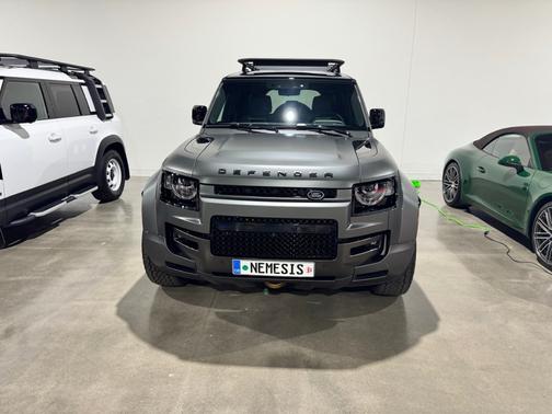 2025 Land Rover Defender 110 P635 OCTA Edition One
