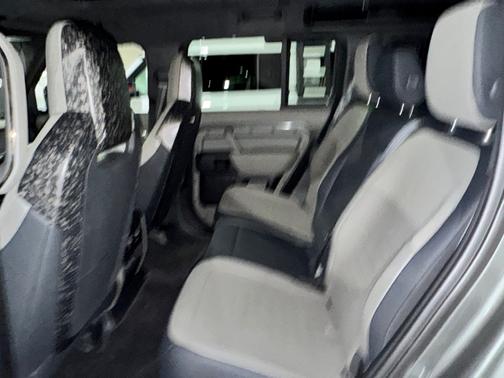 2025 Land Rover Defender 110 P635 OCTA Edition One