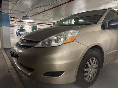 Beige 2008 Toyota Sienna LE