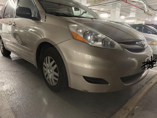 Beige 2008 Toyota Sienna LE